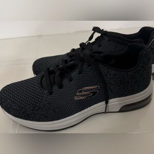 NWOT SKECHERS Black and Pink Arch Fit 2.0 Memory Foam Sneakers Size 9